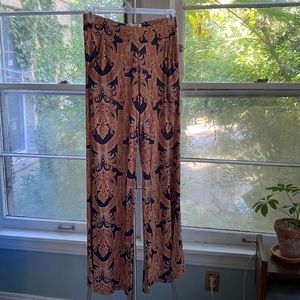 Paisley stretch and flare pants. Size large bit fits more of a size 6-8.